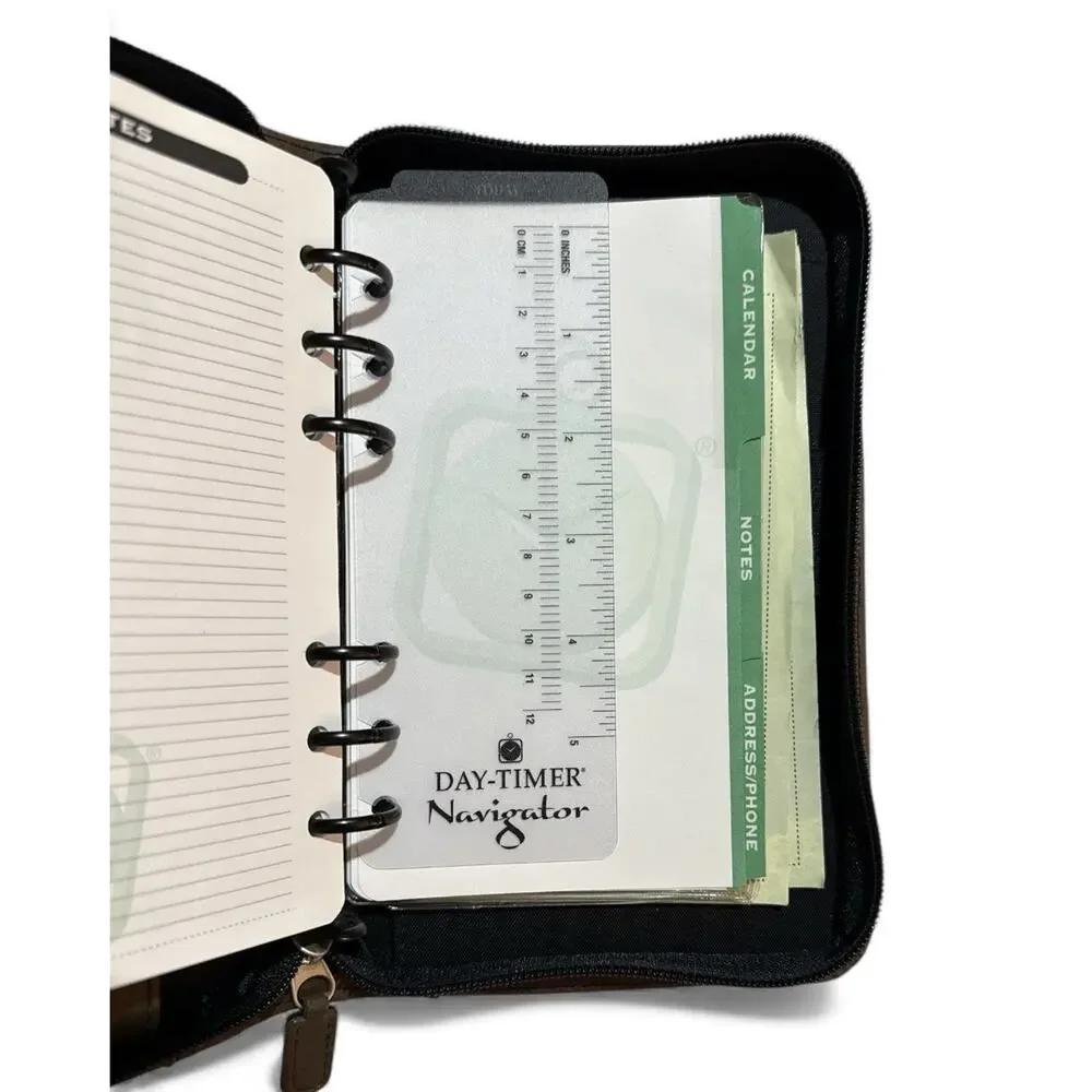 Vtg Day-Timer Organizer Planner Brown Navigator Zip Around 6 Rings 8.5x5.5